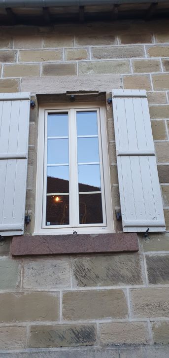 Fenêtre PVC Beige